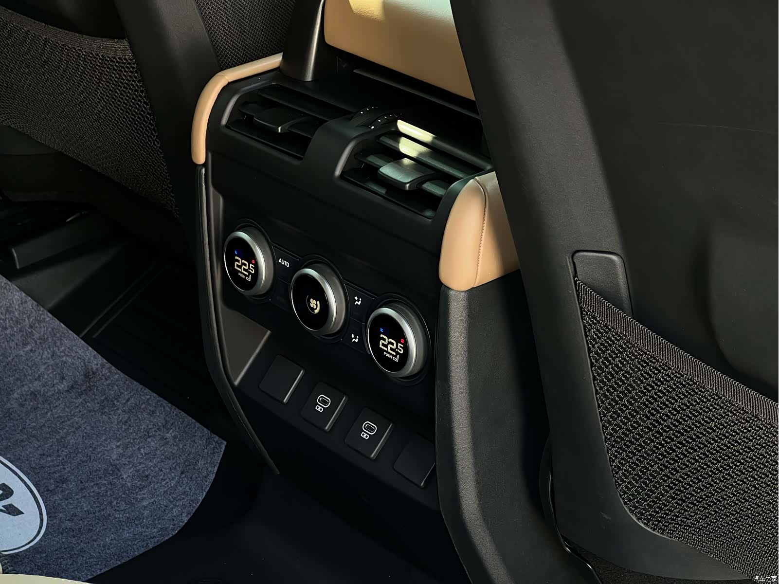 Land Rover Defender, 2026 16