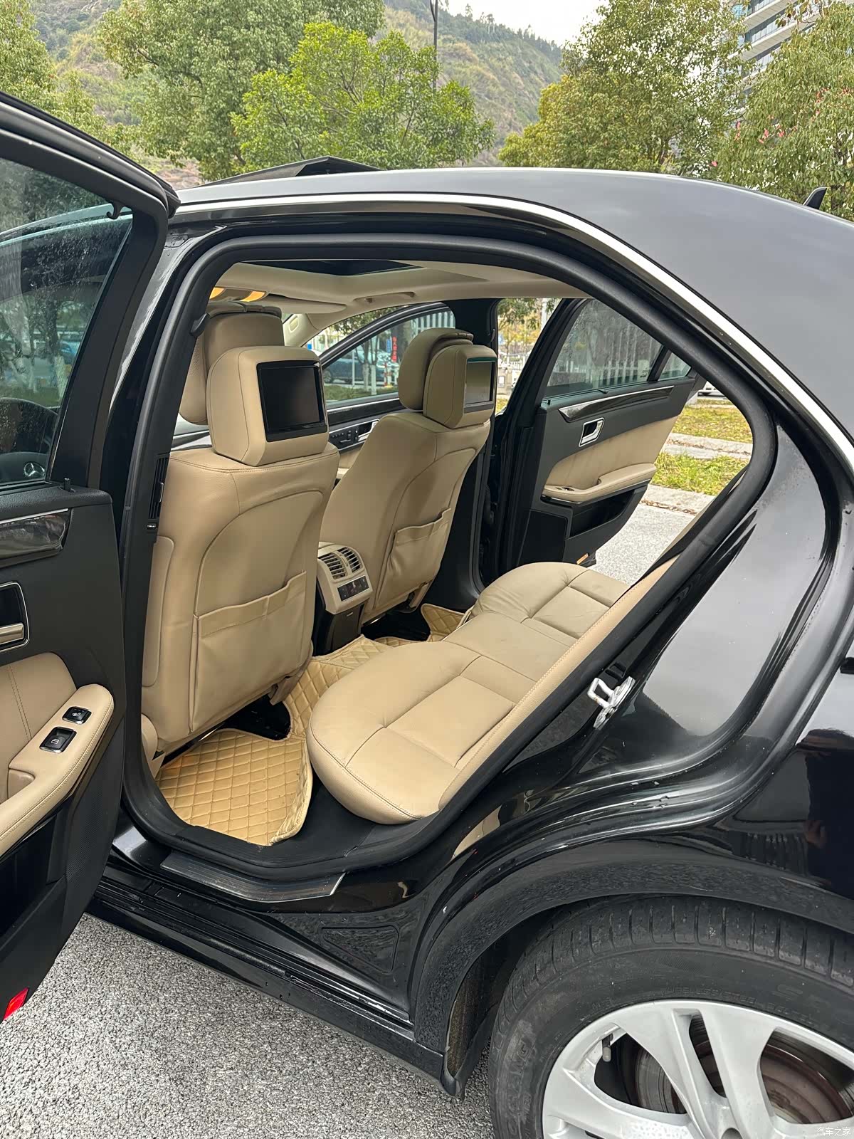 Mercedes-Benz E-Class, 2011 10