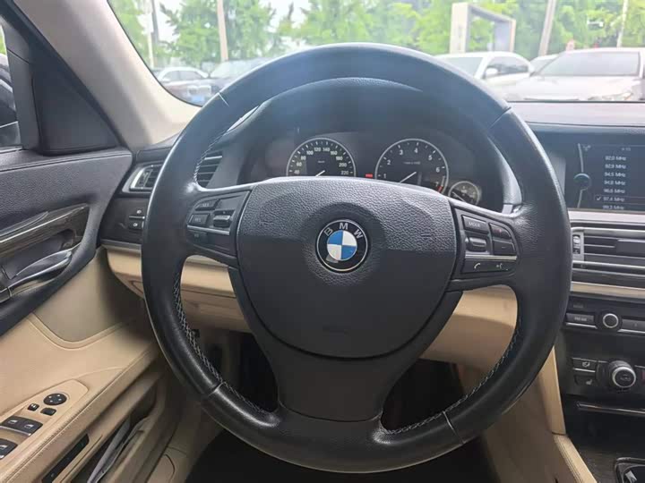 BMW 7 Series, 2011 года фото 11