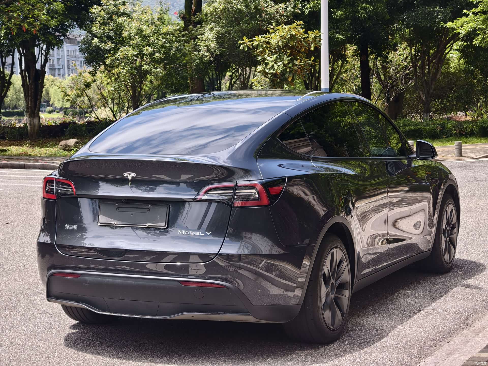 Tesla Model Y, 2025 6