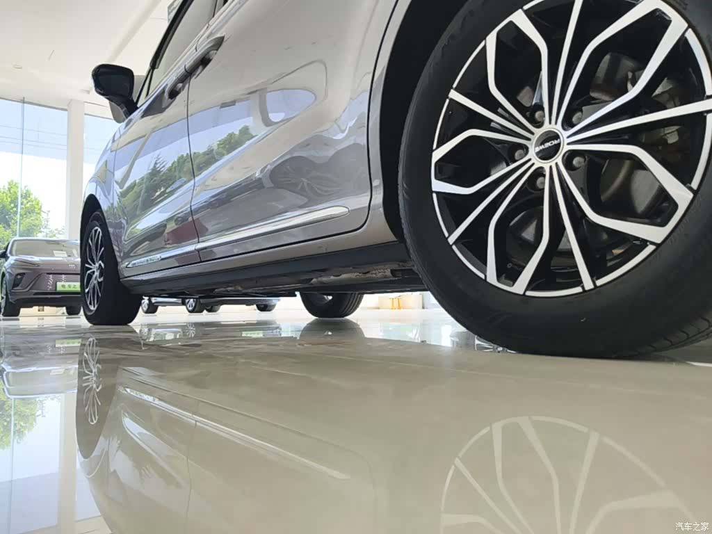 Roewe iMAX8, 2025 22