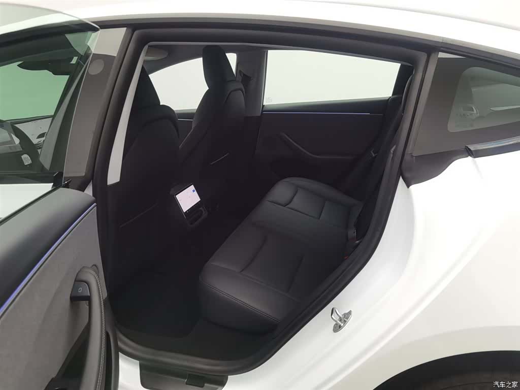 Tesla Model 3, 2025 15