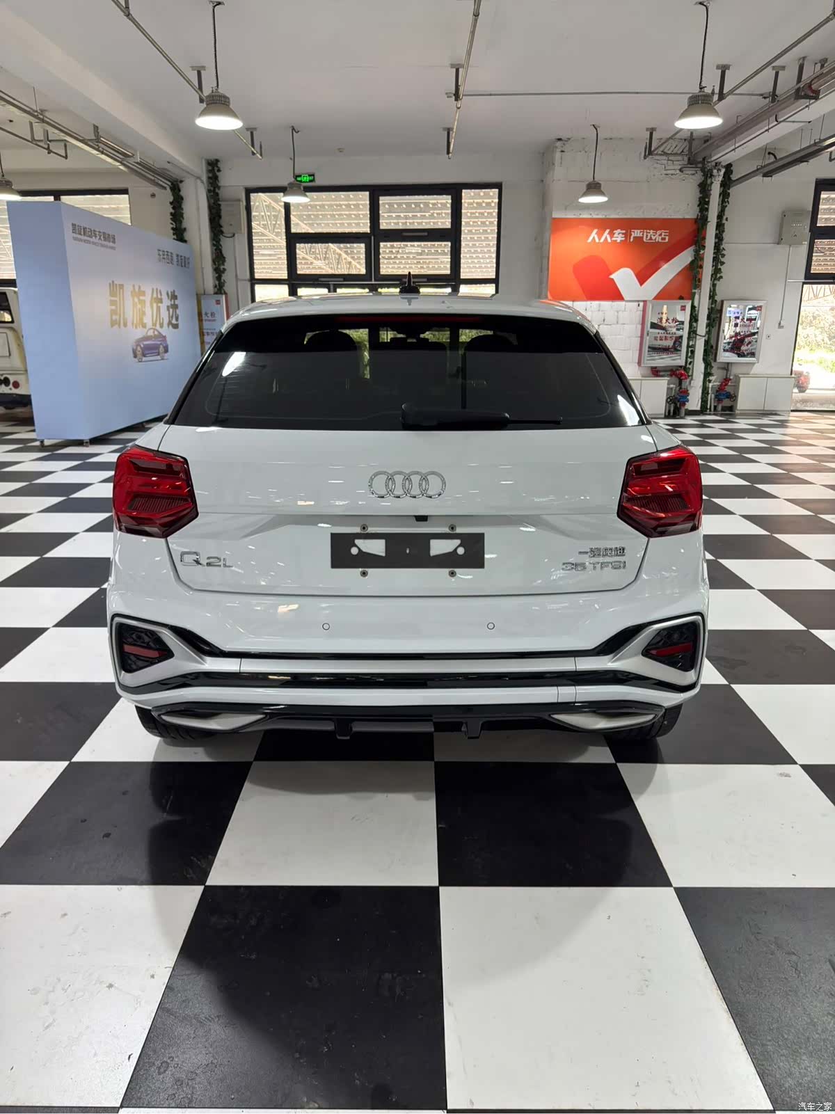 Audi Q2L, 2023 все фото