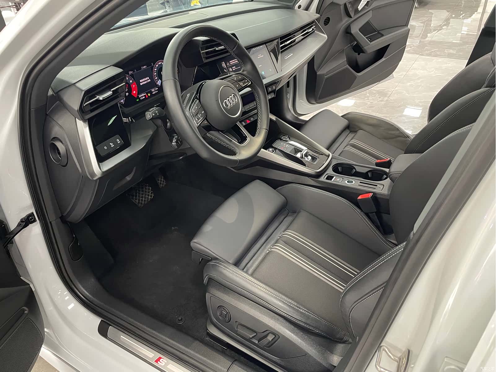 Audi A3, 2023 все фото