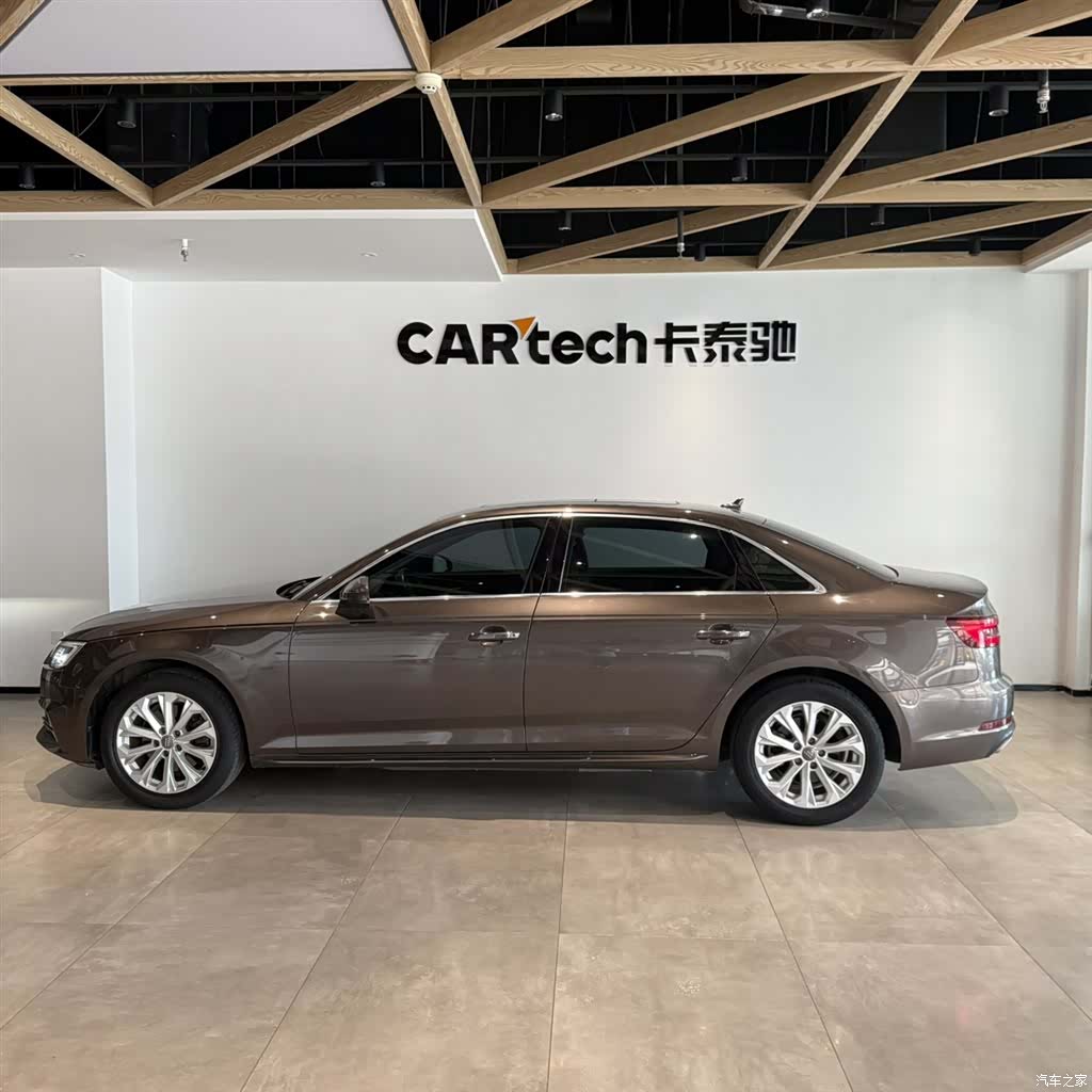 Audi A4L, 2019 все фото