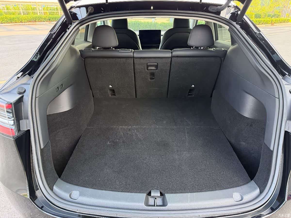 Tesla Model Y, 2023 15