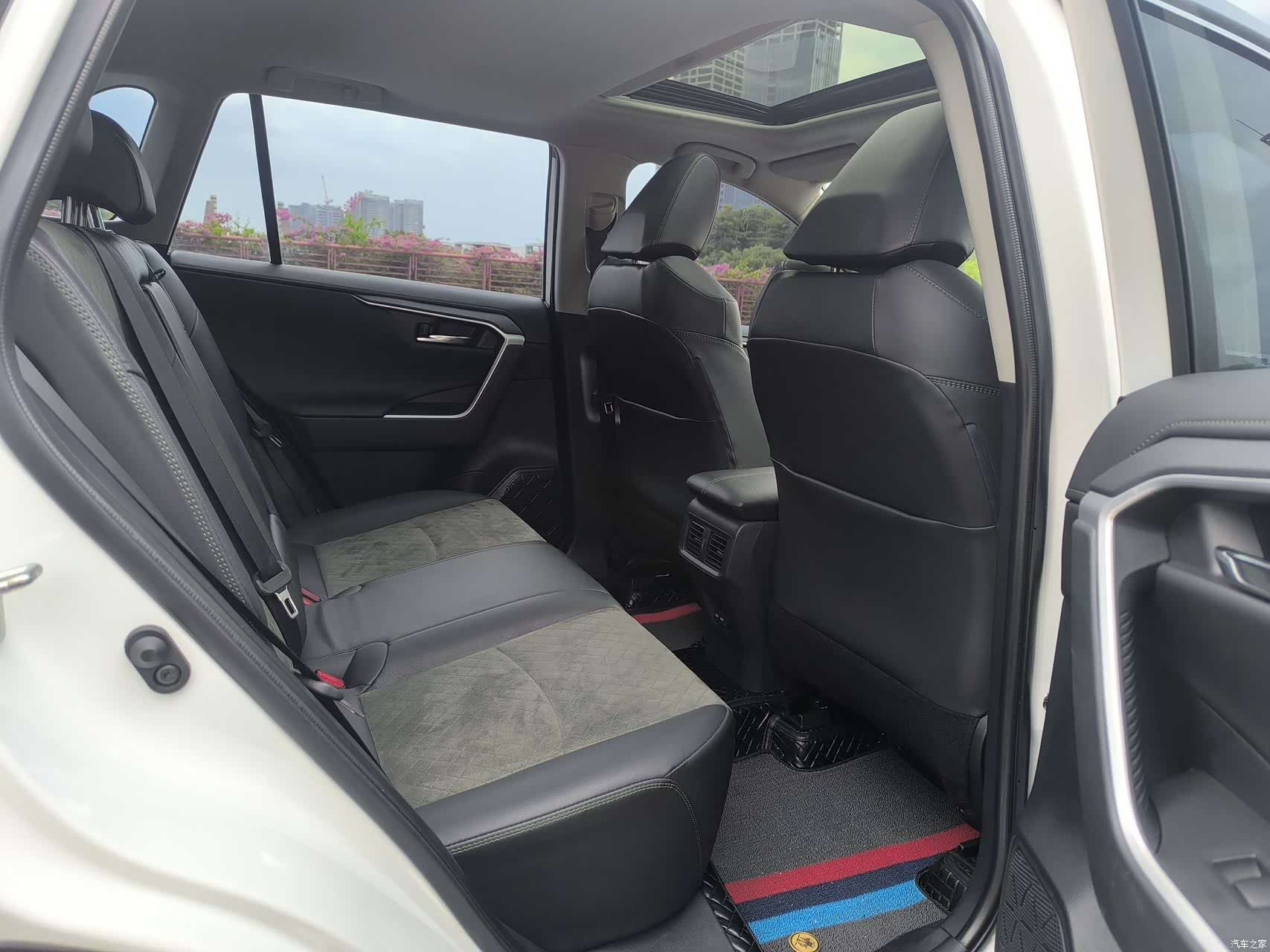 Toyota RAV4, 2023 11
