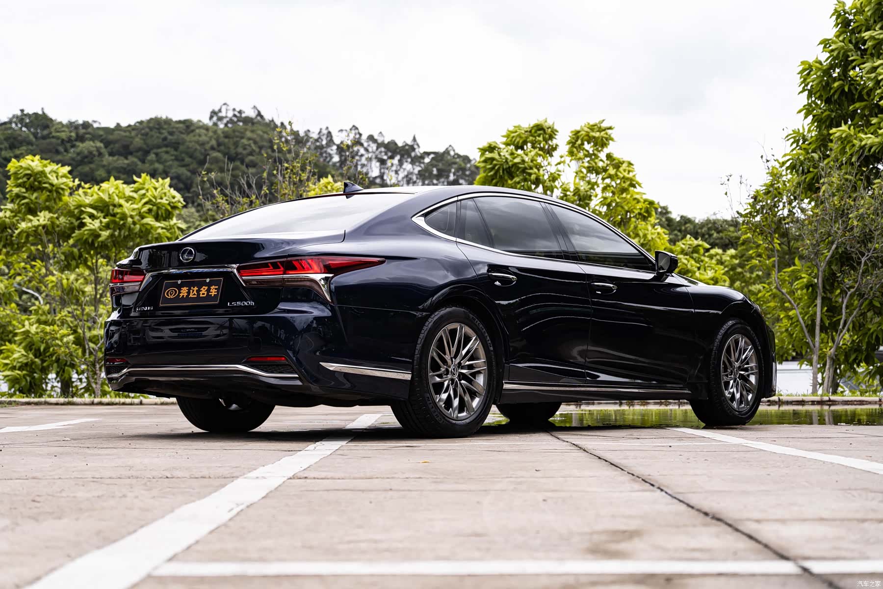 Lexus LS, 2018 3