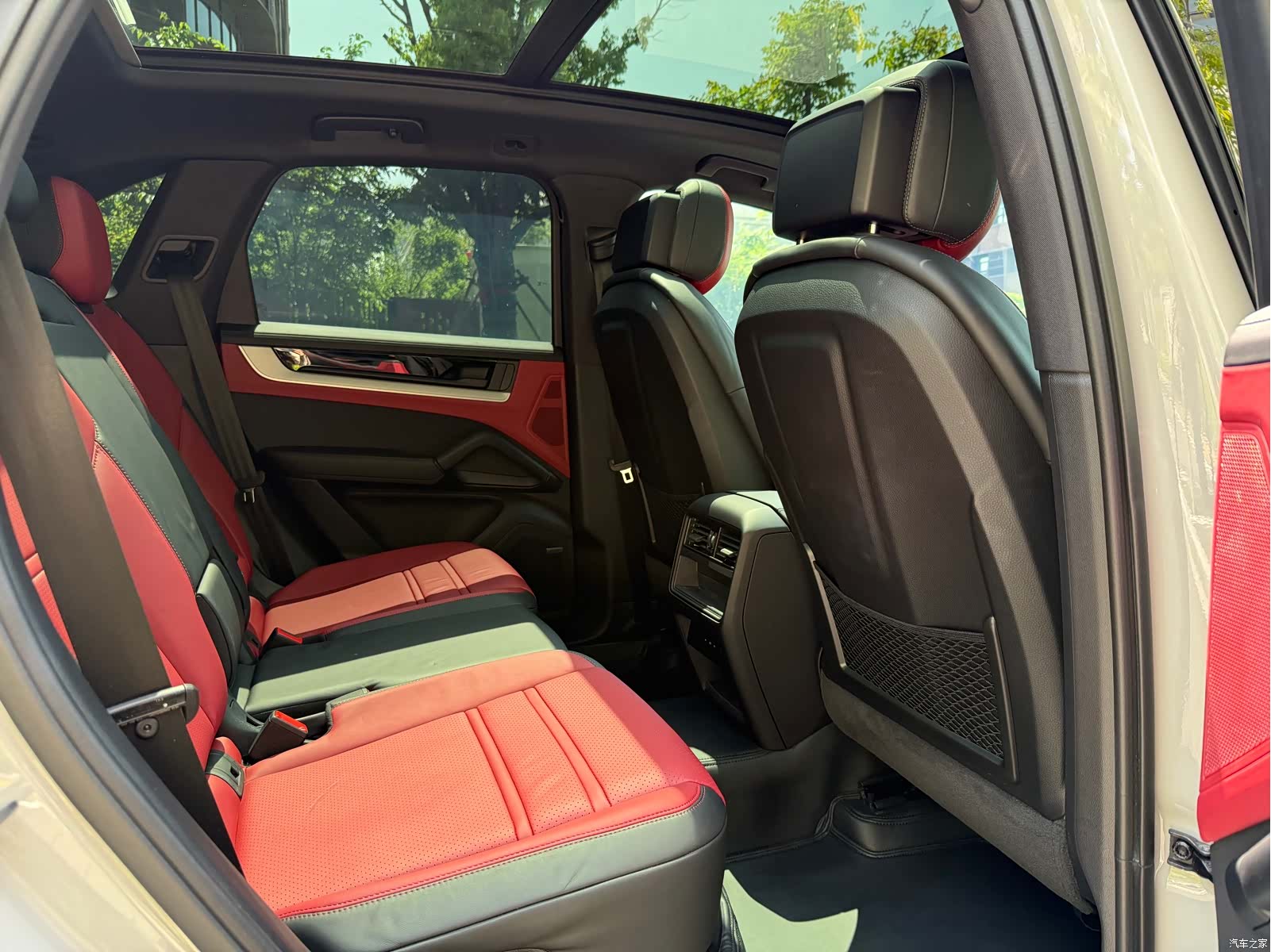 Porsche Cayenne, 2025 11