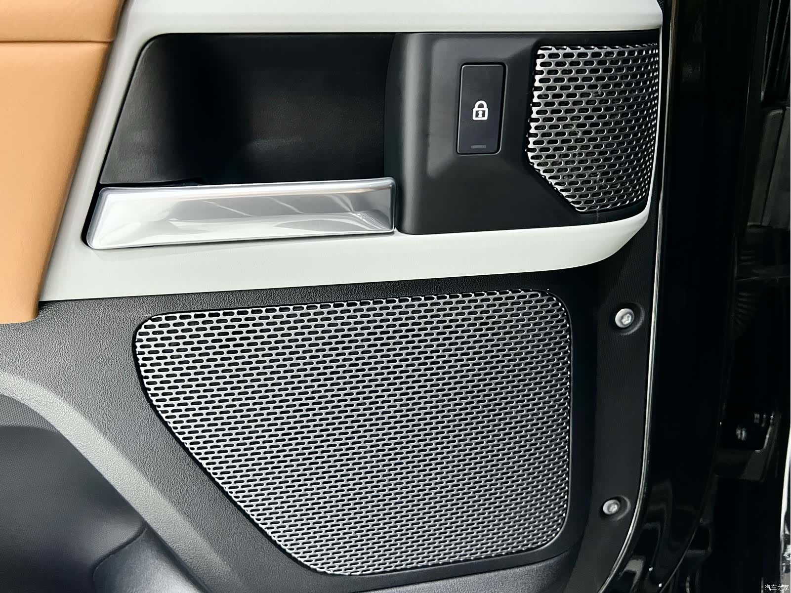 Land Rover Defender, 2024 19