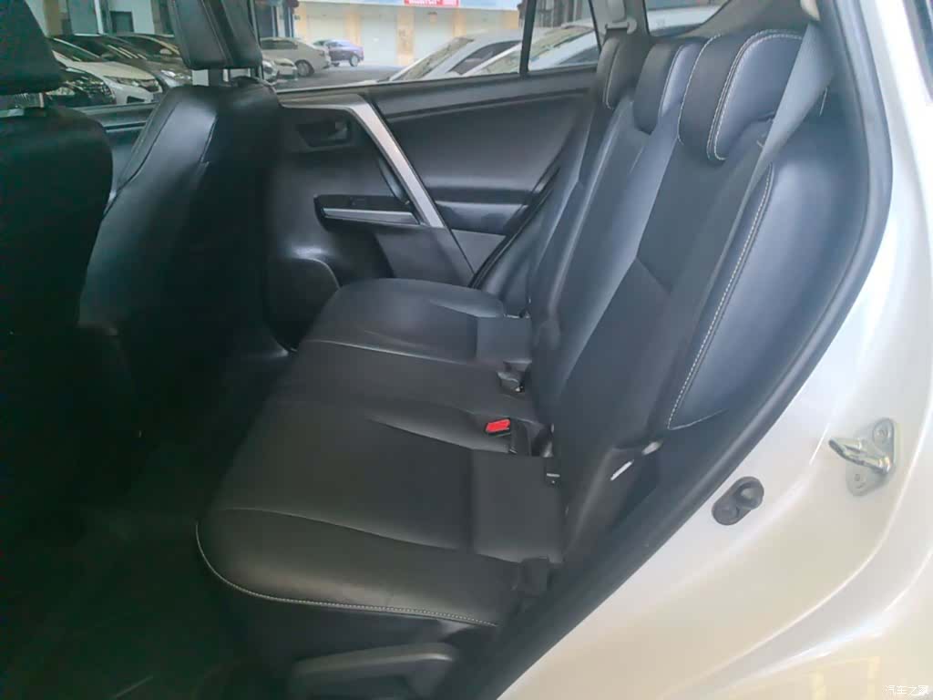 Toyota RAV4, 2017 13