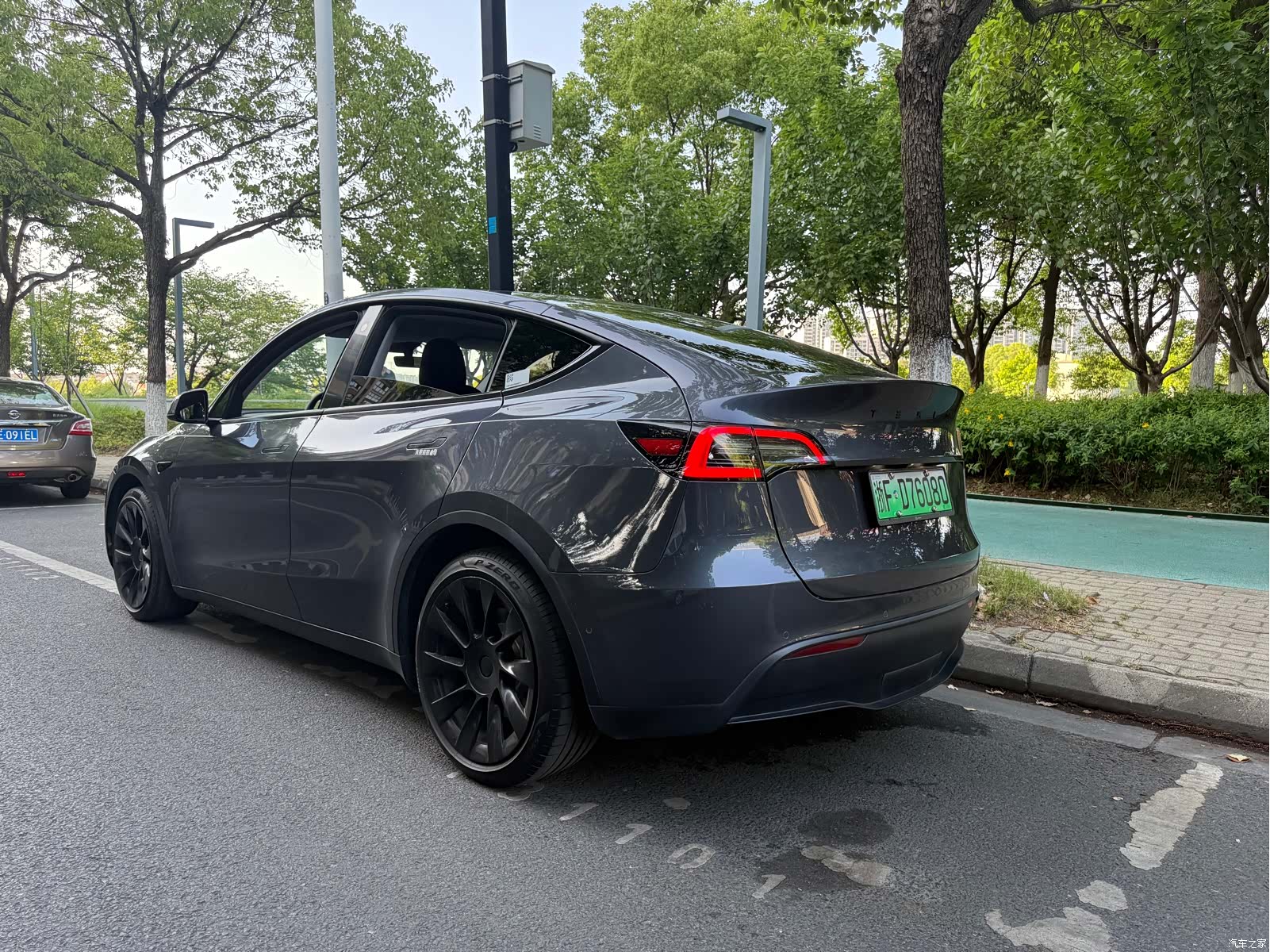 Tesla Model Y, 2021 3