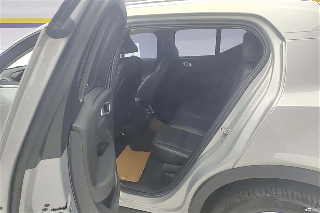 Volvo XC40, 2023 11