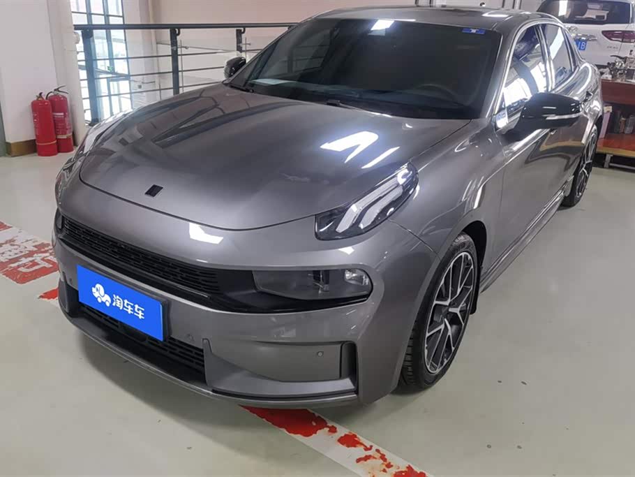 Lynk & Co 03