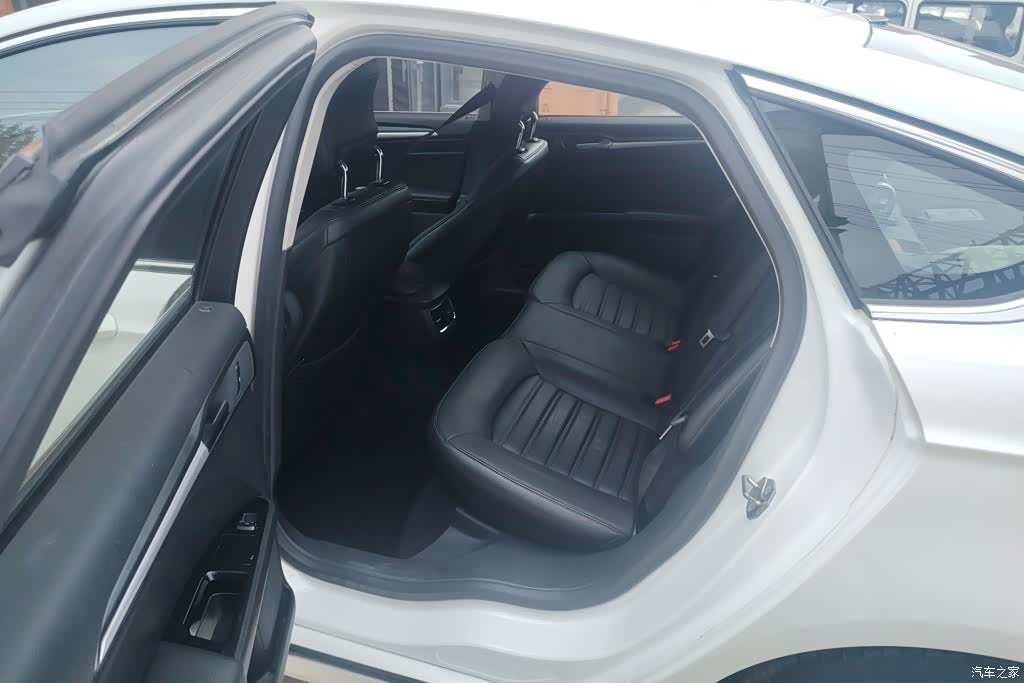 Ford Mondeo, 2016 11