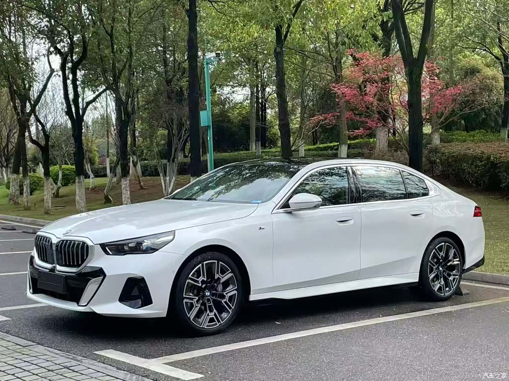 BMW 5 Series, 2025 1