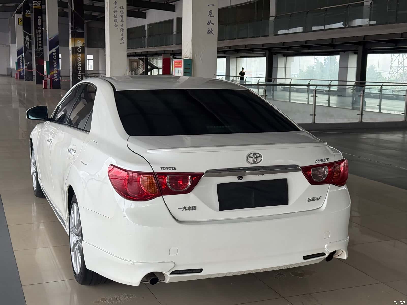 Toyota 2.5V, 2012 4