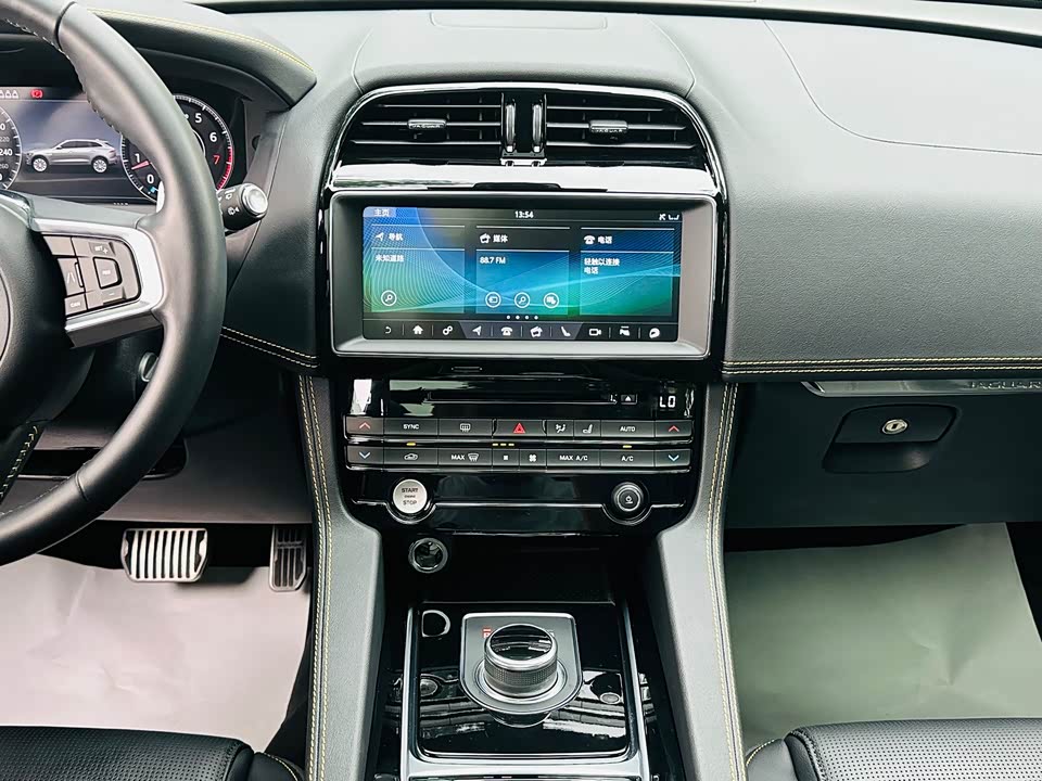 Jaguar F-PACE Jaguar F-PACE