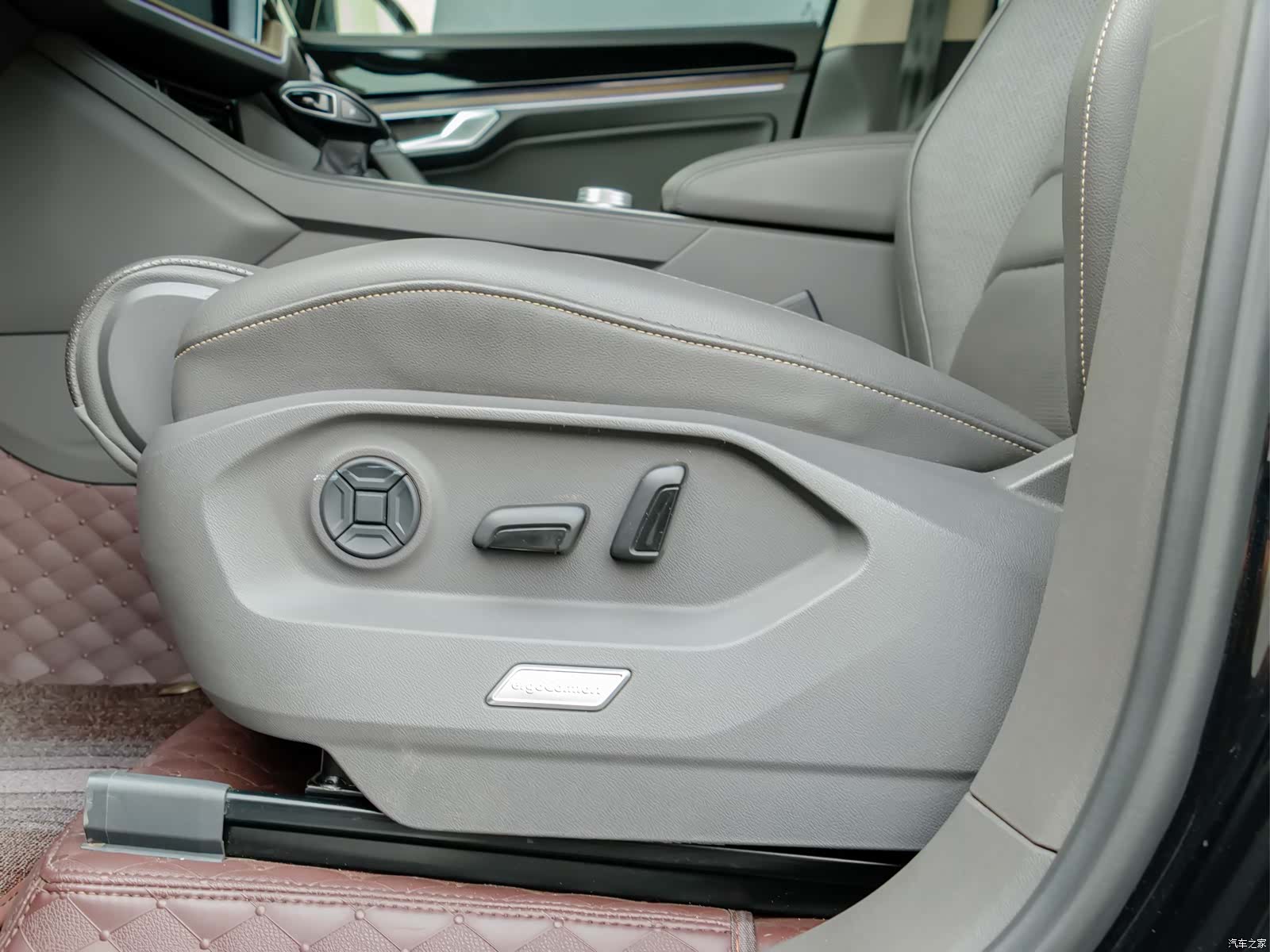 Volkswagen Touareg, 2020 11