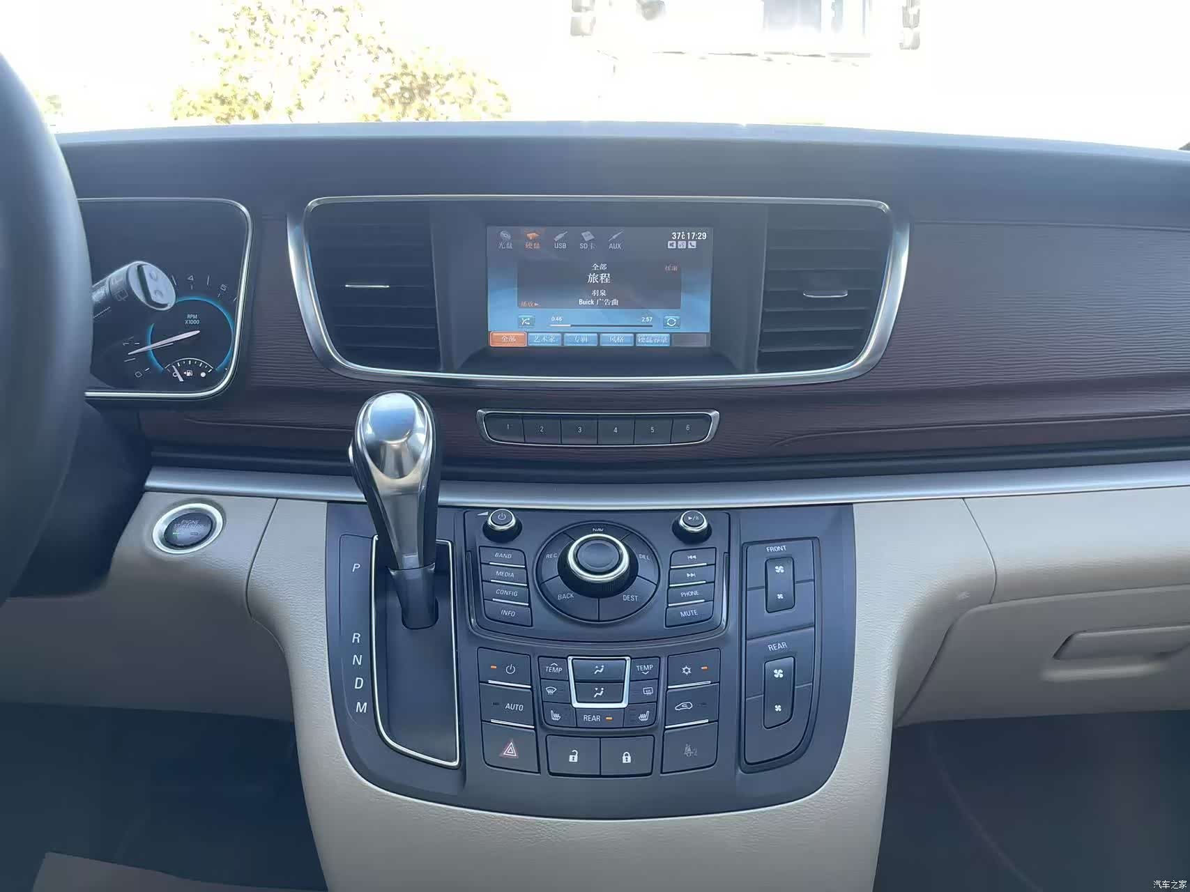 Buick GL8, 2015 21