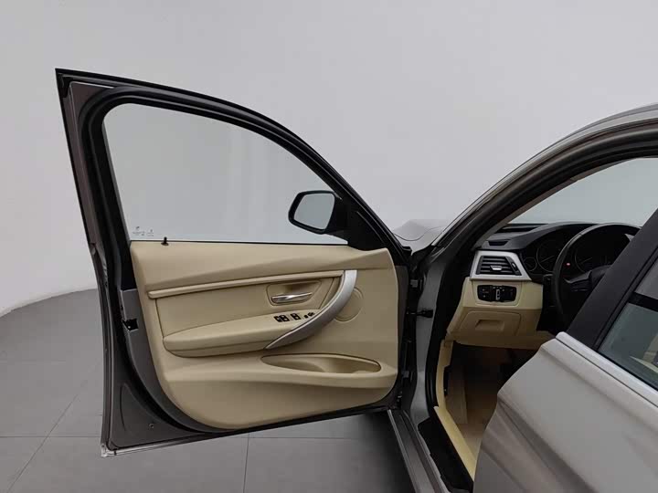 BMW 3 Series 2015 316Li Style