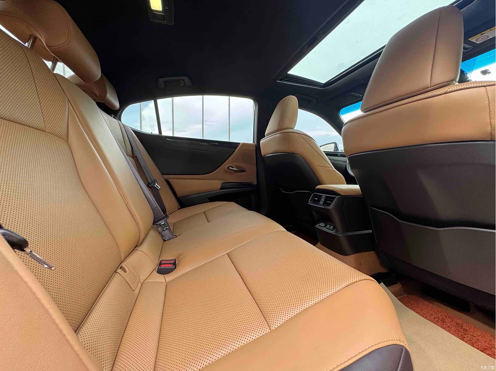 Lexus ES, 2020 7