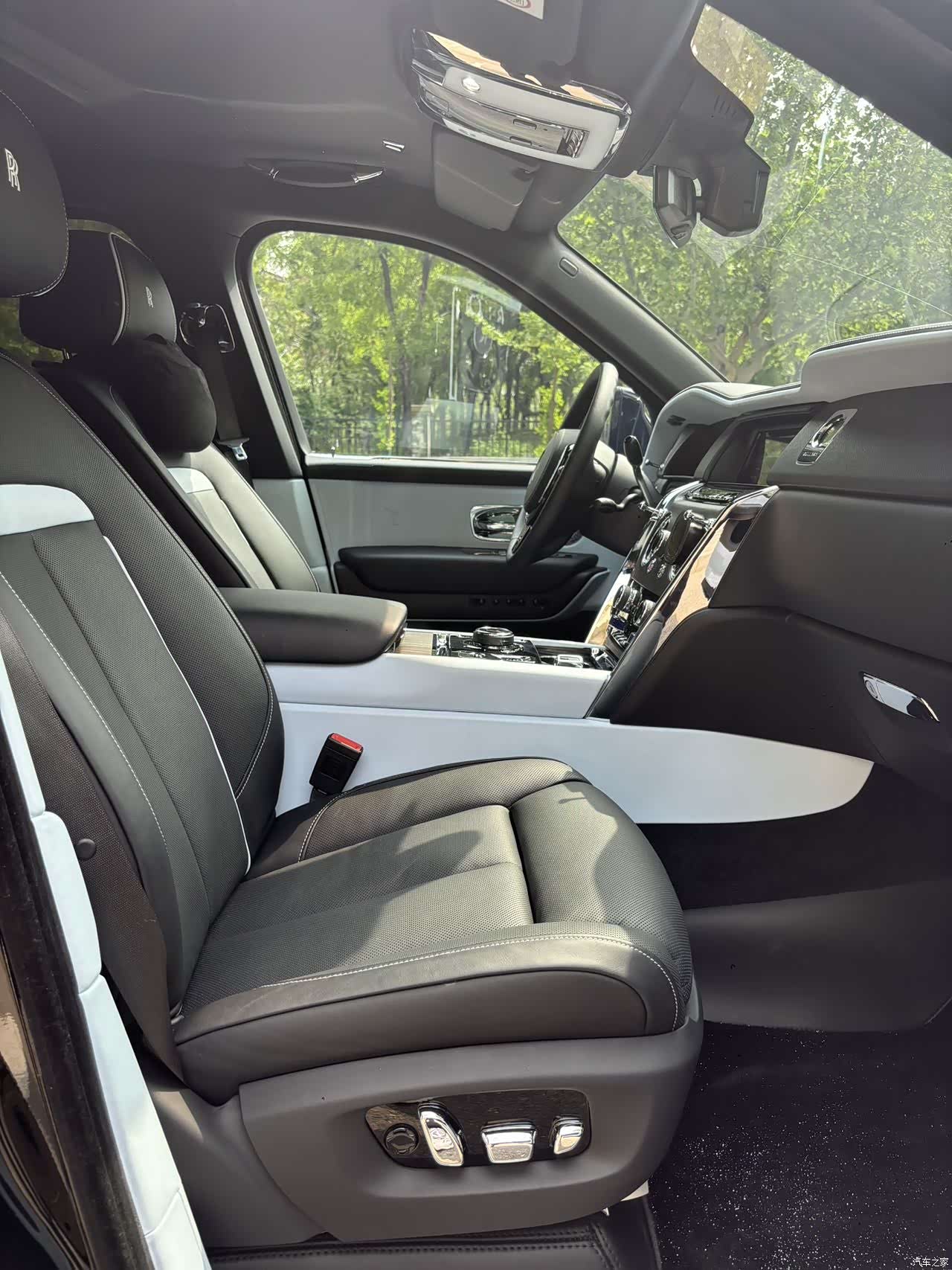 Rolls-Royce Cullinan, 2023 16