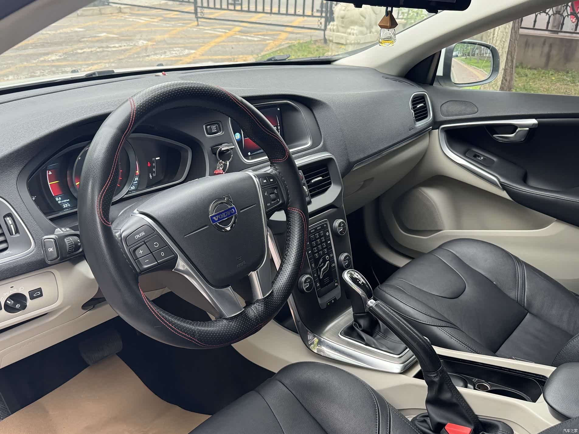 Volvo V40, 2015 13
