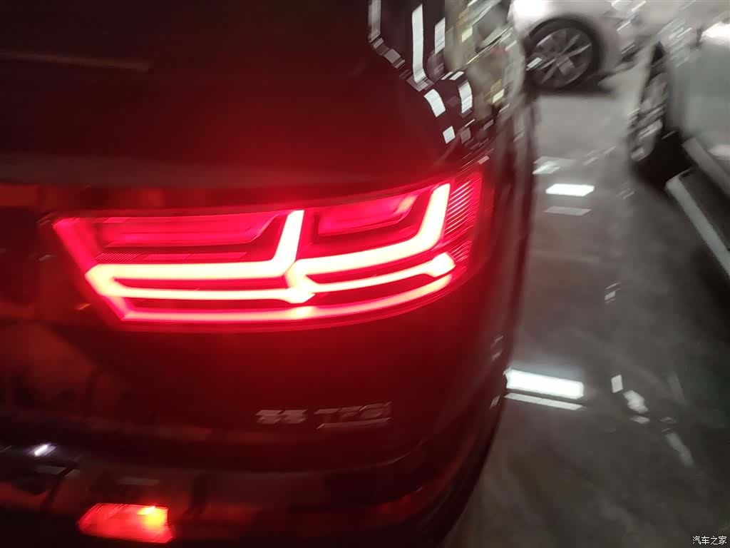 Audi Q7, 2019 8