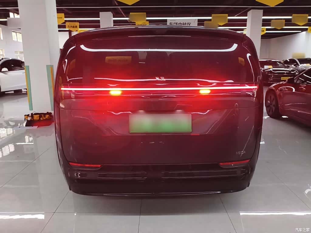 Li Auto MEGA, 2025 4
