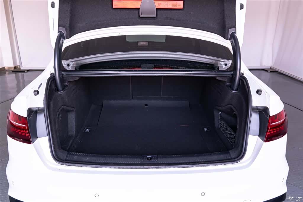 Audi A4L, 2021 22