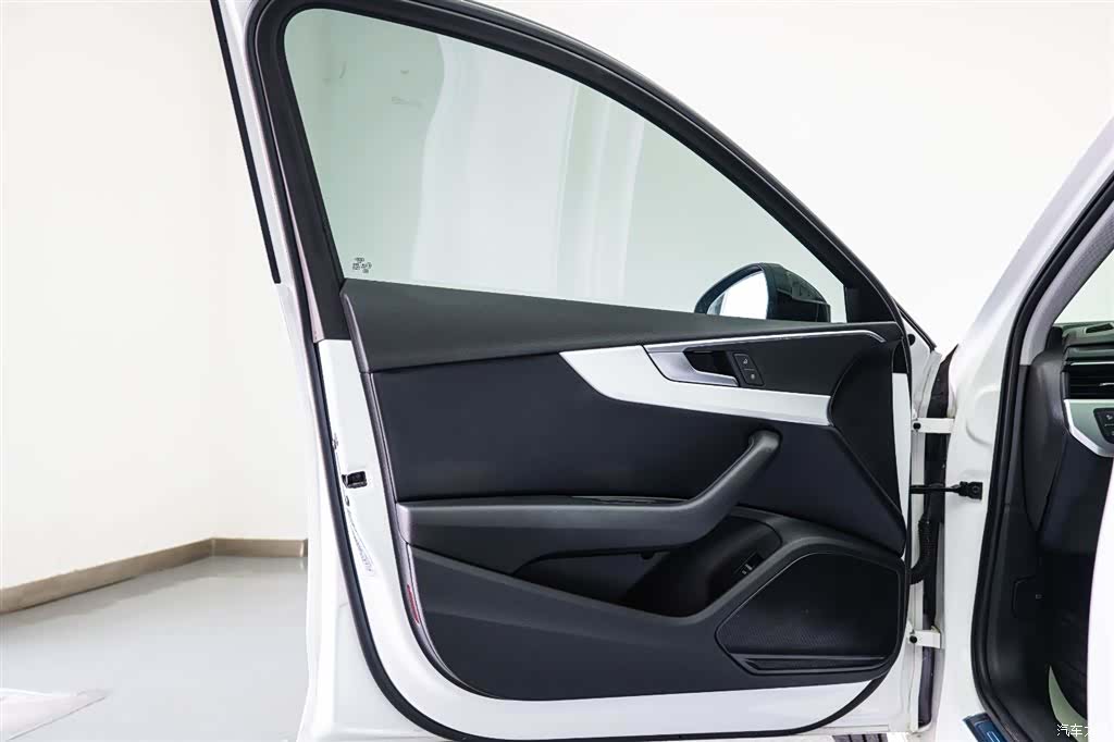 Audi A4L, 2021 9