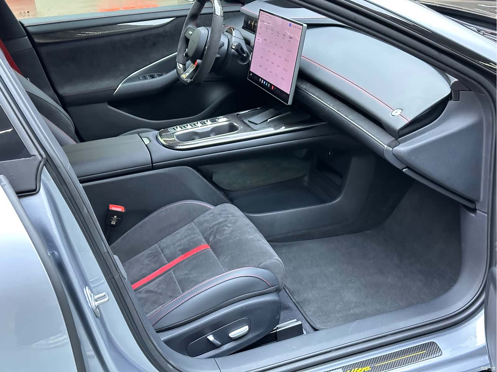 Xiaomi SU7, 2025 17