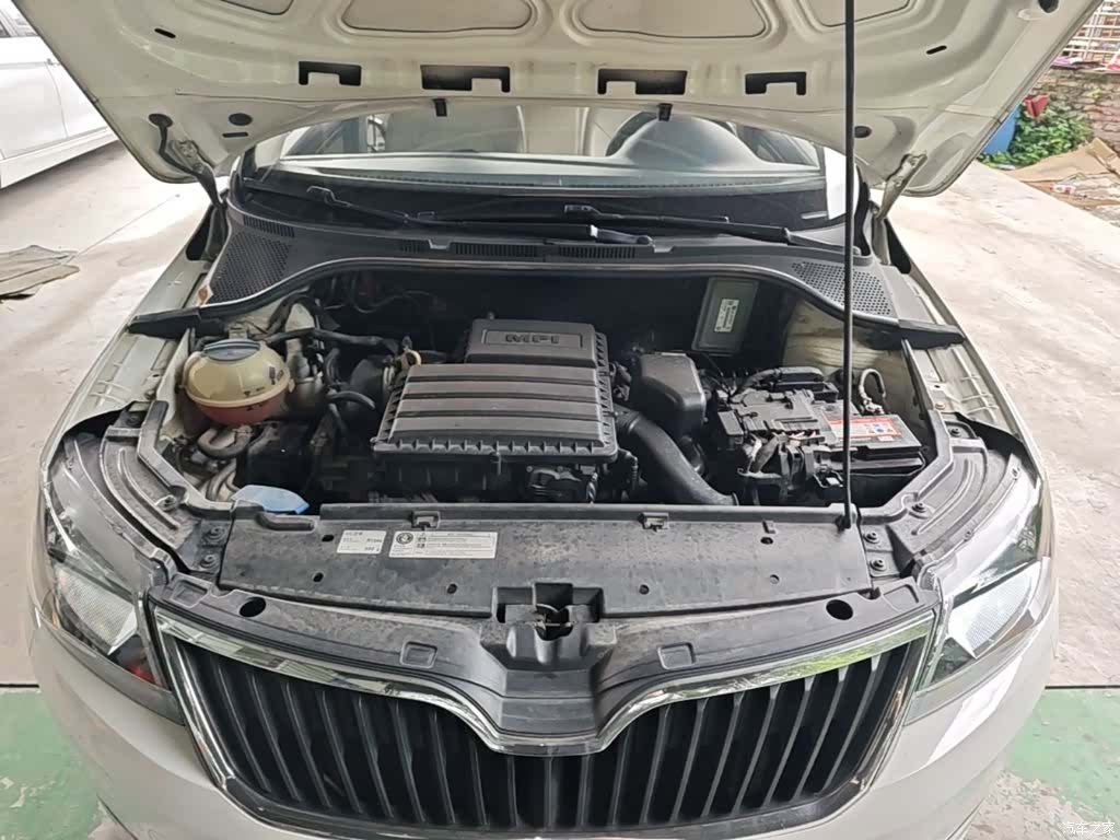 Skoda Rapid, 2016 10