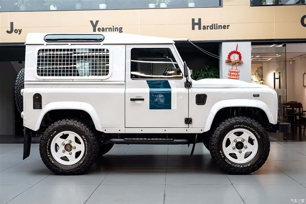 Land Rover Defender, 2010 3
