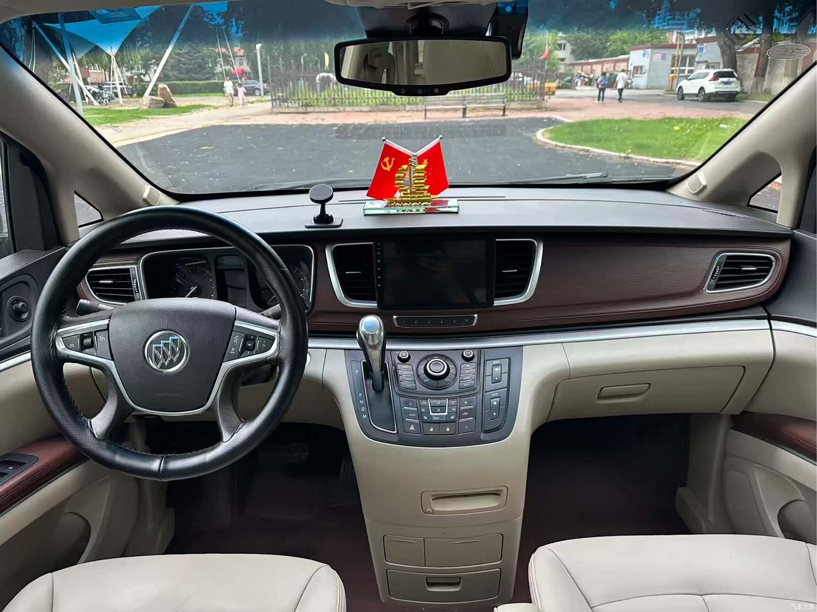 Buick GL8, 2015 10