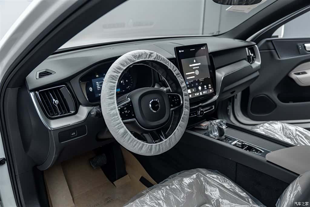 Volvo XC60, 2026 7