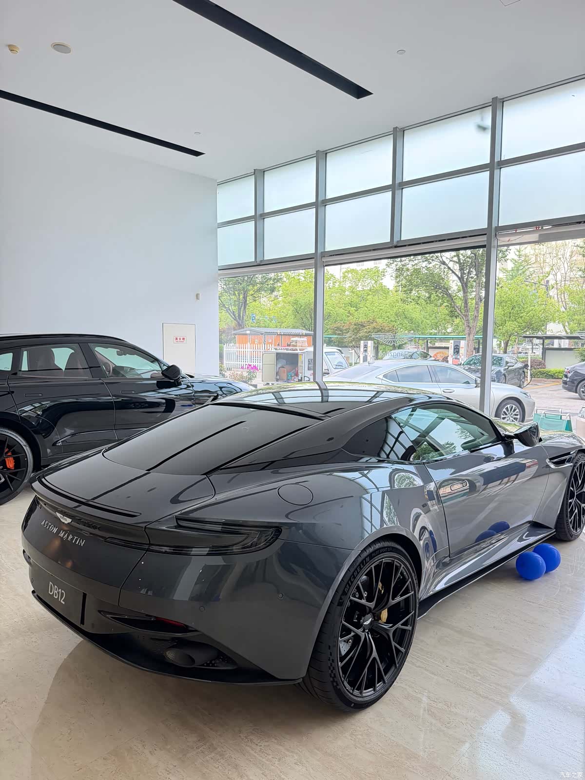 Aston Martin DB12, 2025 3