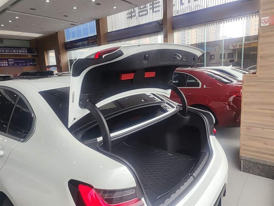 BMW 3 Series 2025, фото 19