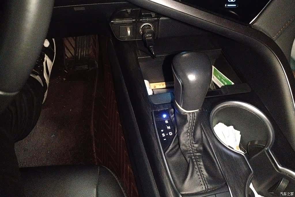 Toyota Camry, 2021 16