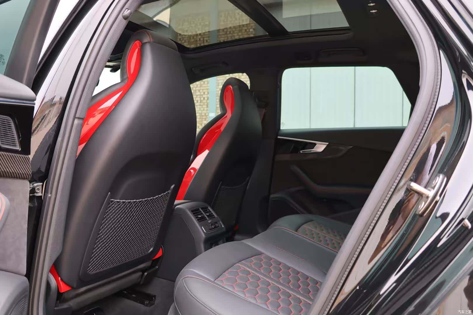 Audi RS4, 2025 12