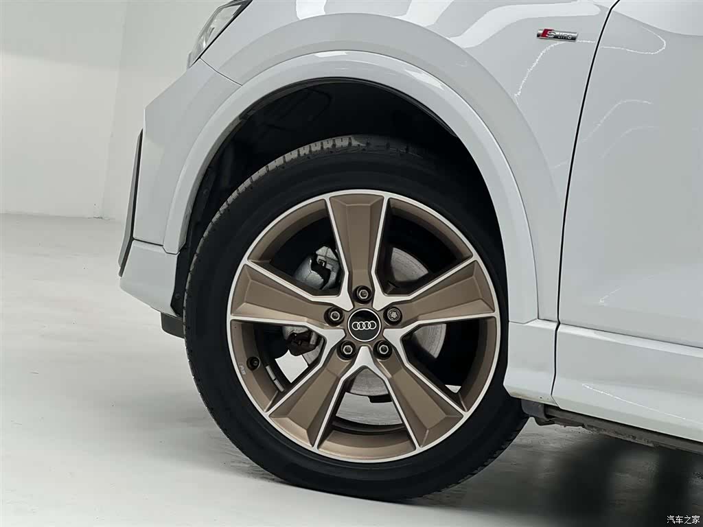 Audi Q2L, 2021 7