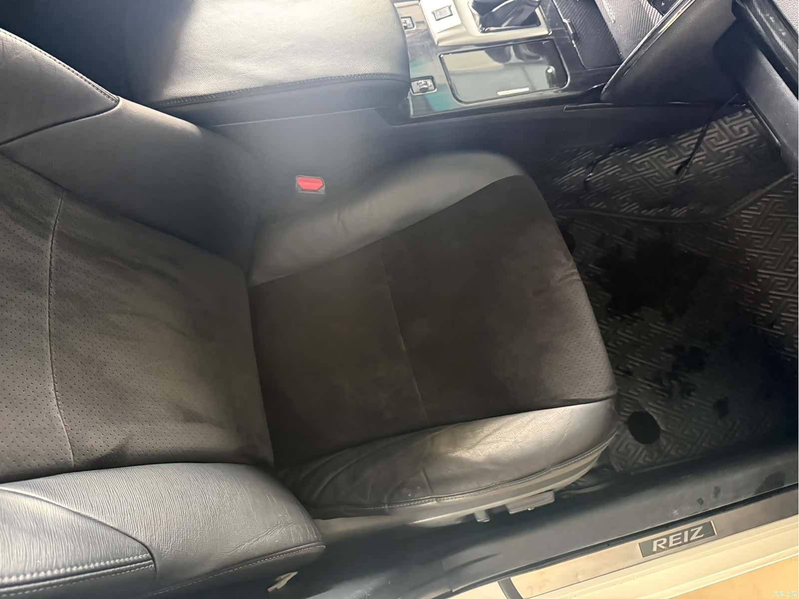 Toyota 2.5V, 2012 8