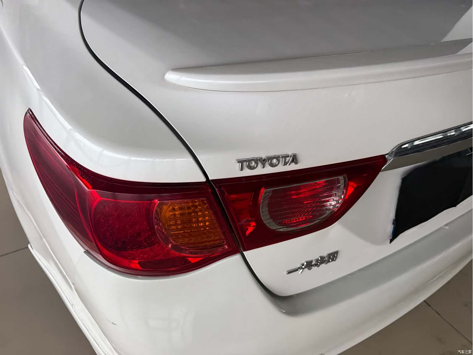 Toyota 2.5V, 2012 16