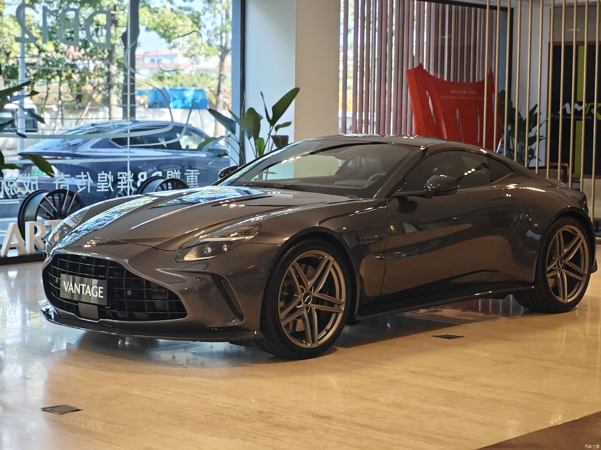 Aston Martin Vantage, 2024 11
