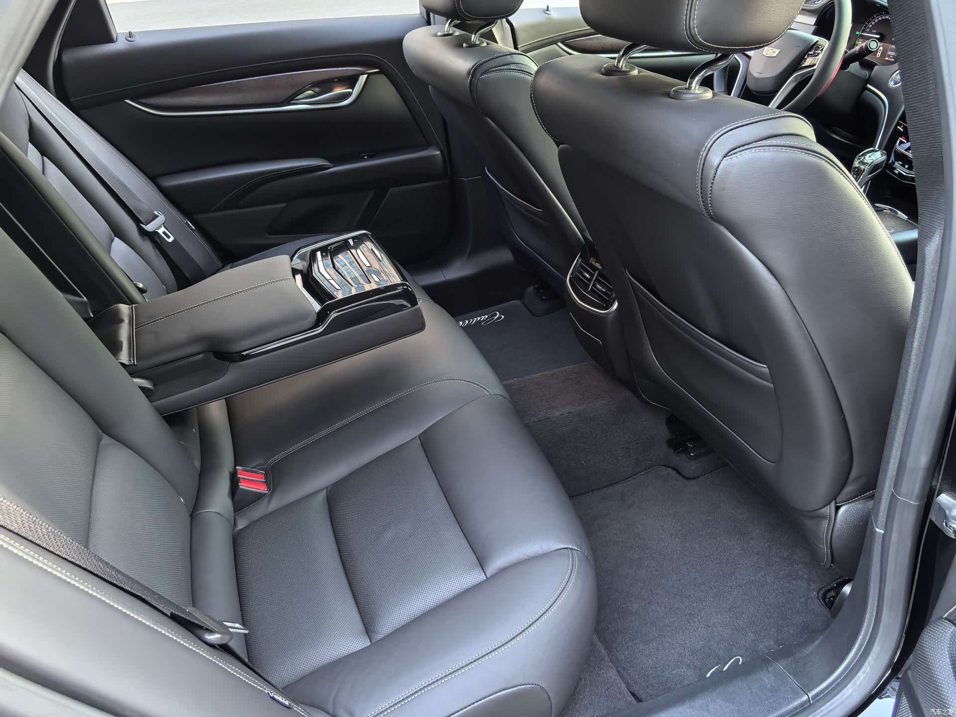 Cadillac XTS, 2019 13