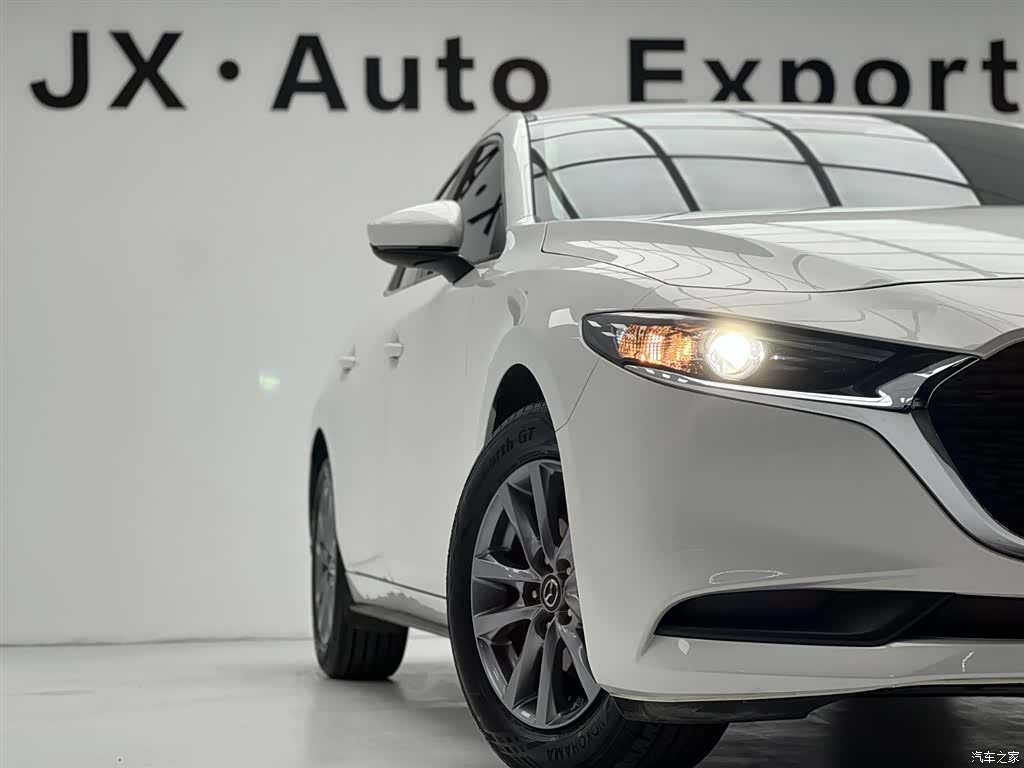 Mazda Mazda3, 2023 все фото