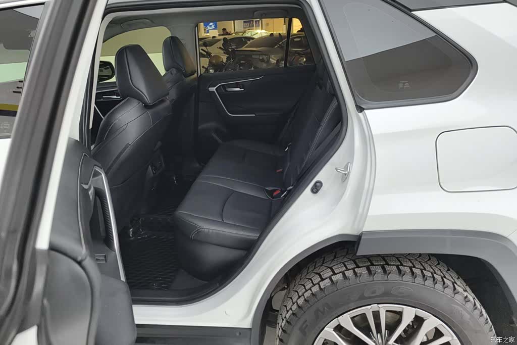 Toyota Wildlander, 2023 11