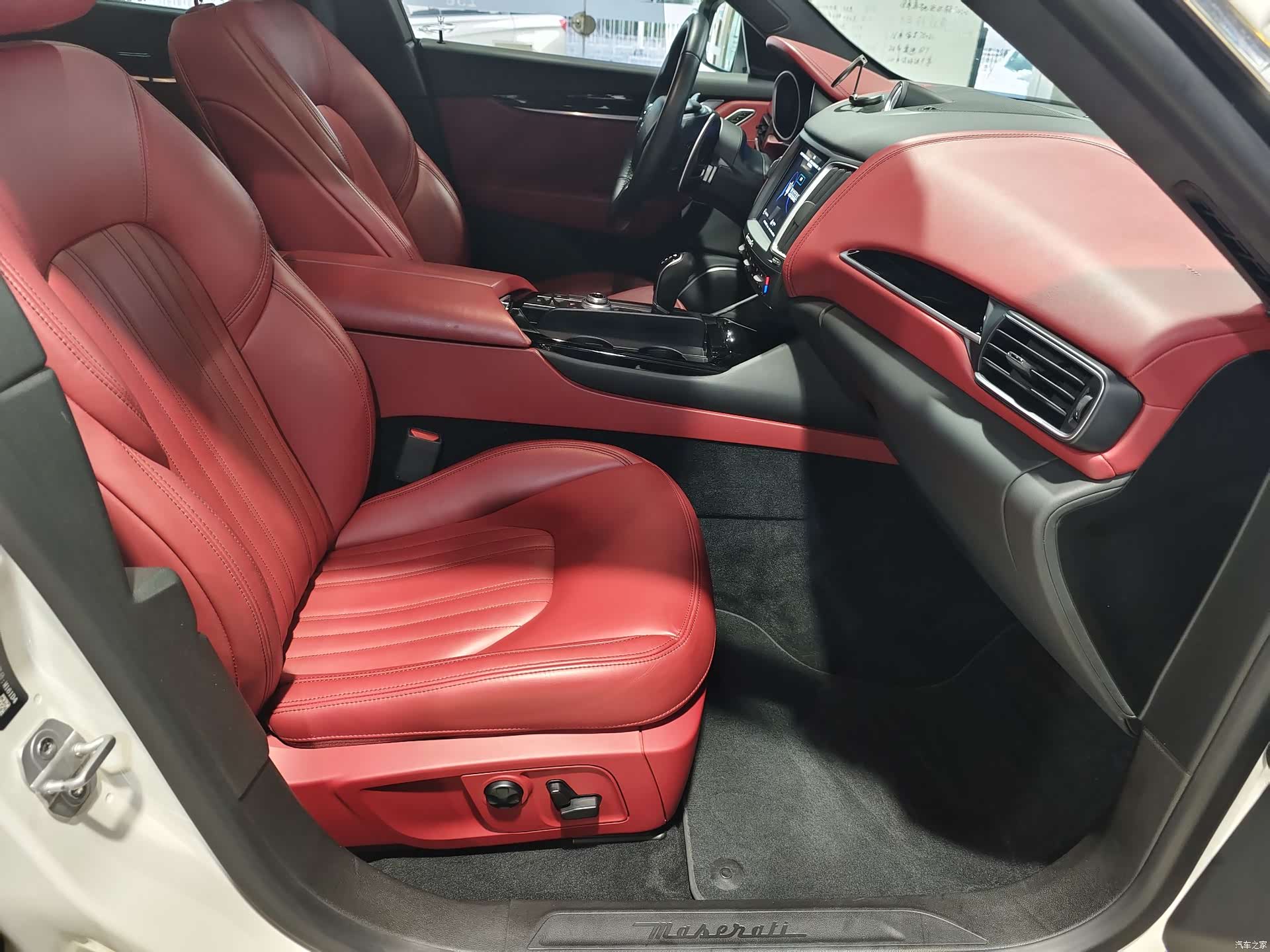 Maserati Levante, 2018 12