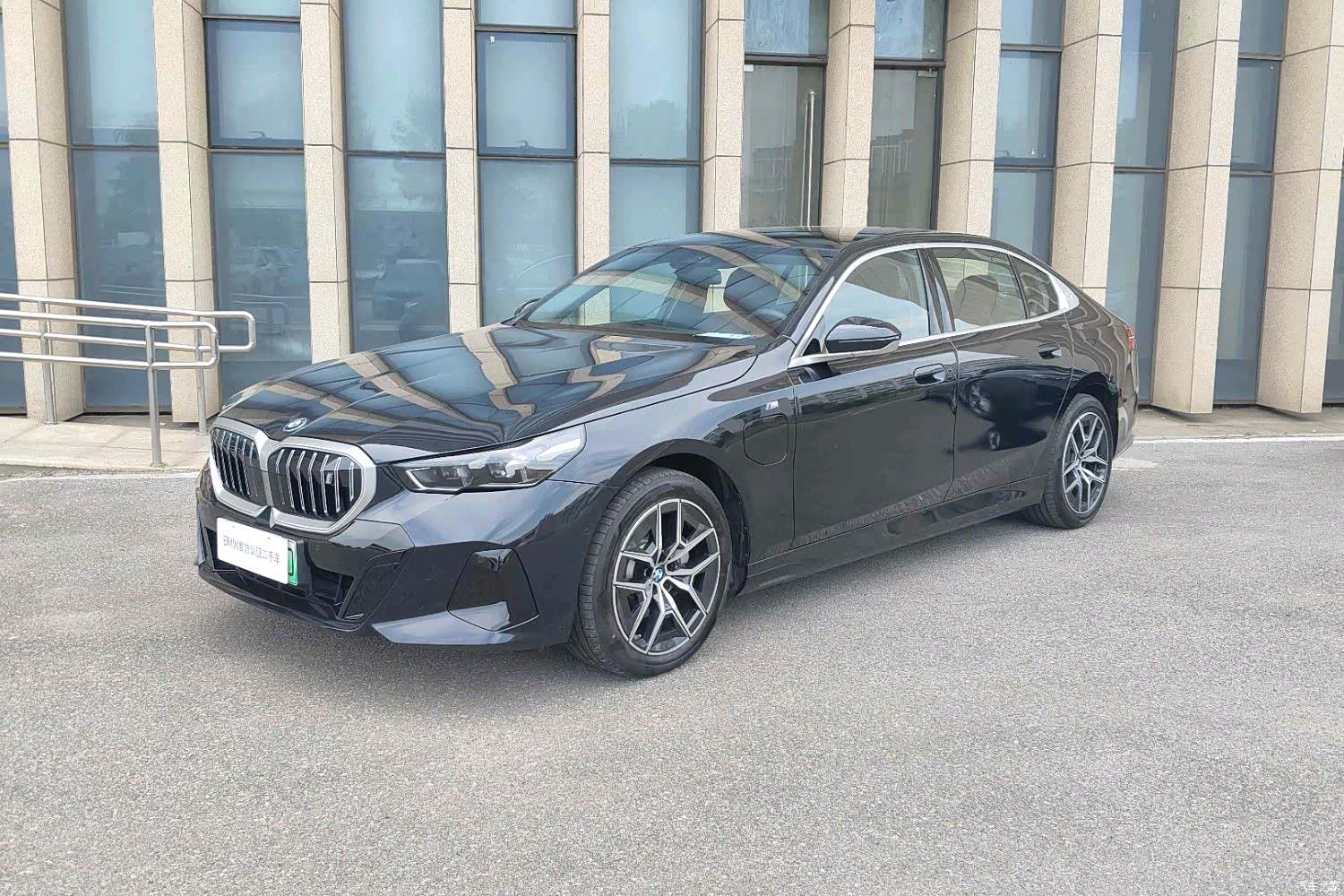BMW i5, 2025 1